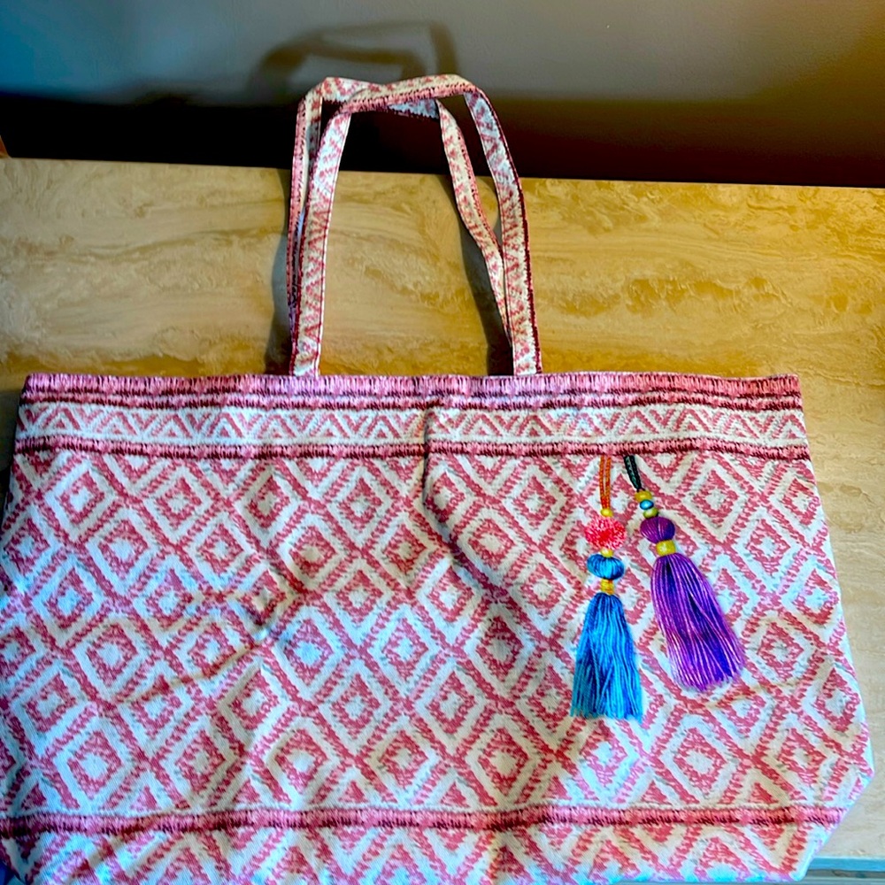 Estée Lauder lightweight pink tote with tassels print never used 💝